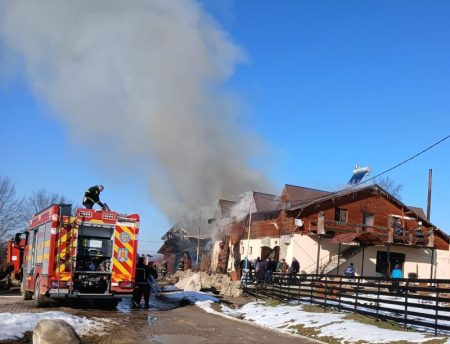 Incendiu la Ferma Stâna Dacilor din Slănic Moldova