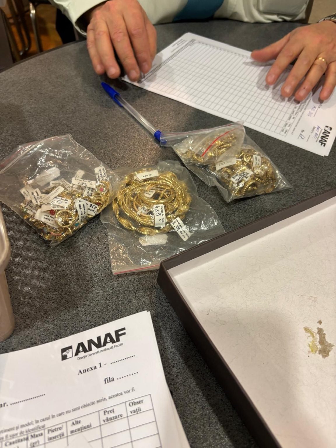 Foto. Peste 32 kg de bijuterii de aur și argint, în valoare de peste 12 milioane lei, confiscate de ANAF Antifraudă în municipiul Bacău