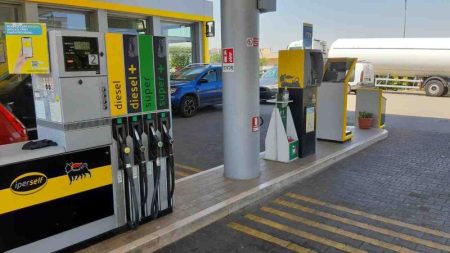 Statul intervine în piața carburanților: plafonarea adaosului și restricții la export