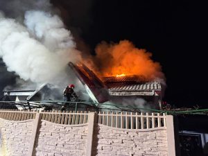 Tragedie în Onești: Un bărbat a murit carbonizat într-un incendiu violent în cartierul Slobozia 1 WhatsApp Image 2026 04 16 at 07.13.388