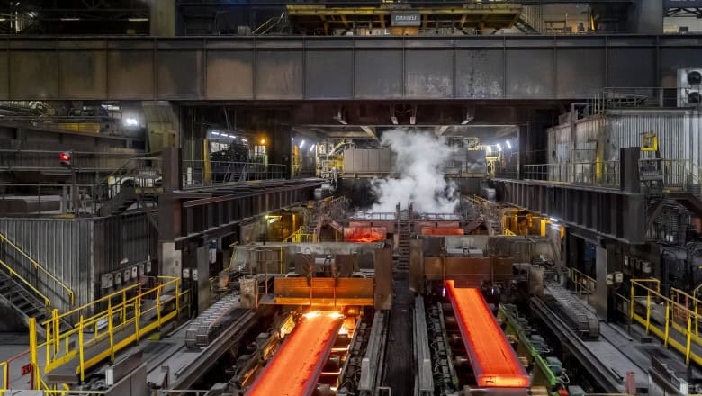 Dorinel Umbrărescu preia, oficial, combinatul ArcelorMittal Hunedoara. Undă verde de la Consiliul Concurenței 1 arcelor mital