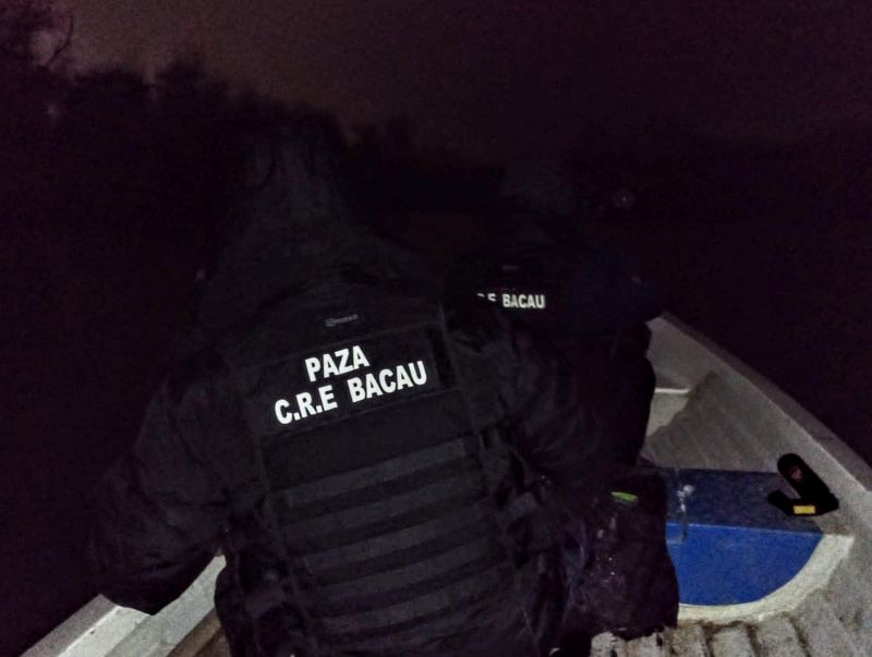 Video/Braconieri recidiviști, fugăriți prin grădini de voluntarii CRE Bacău. Au fost salvate 100 kg de pește reproducător