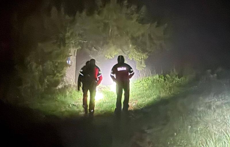 Doi turiști străini, rătăciți în munții Nemira, salvați de Salvamont Bacău