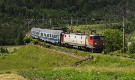 După 15 ani de așteptare, trenul direct spre litoral revine pe Valea Trotușului, prin Ghimeș După 15 ani de așteptare, trenul direct spre litoral revine pe Valea Trotușului, prin Ghimeș