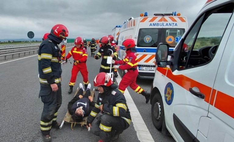 Foto/Accident grav simulat pe Centura Bacăului: a fost activat Planul Roșu de Intervenție