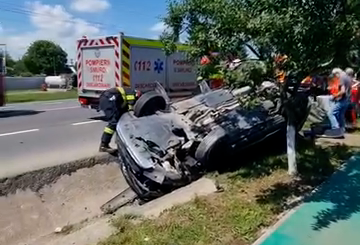 Accident pe DN2, în Filipești: Doi soți din Ucraina au ajuns la spital după ce mașina lor s-a răsturnat