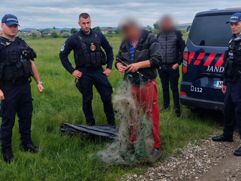 Zeci de pescari amendați de jandarmii de la Gruparea Mobilă în Bacău, Vrancea și Galați
