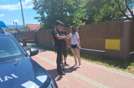 Urșii dau bătăi de cap autorităților: Jandarmeria Bacău intensifică măsurile de siguranță publică în localitățile și stațiunile turistice din județ