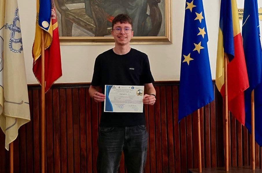 David Zaharia, elev la Colegiul „Ferdinand I” din Bacău, pe podiumul Concursului internațional „Împreună cu Hristos în viață”
