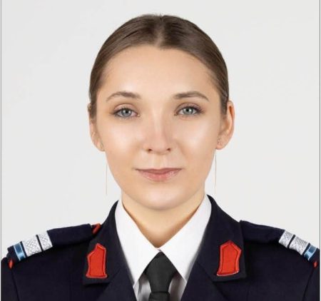 Mândrie în Berzunți și excelență în uniformă: povestea de succes a Adinei Ardeleanu, absolventa de Colegiu Militar cu 9,81 la Bacalaureat