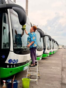 Birocrația bate tehnologia: autobuzele electrice din Bacău, noi și înmatriculate, stau în garaj: posturile de șofer sunt blocate 3 Birocrația bate tehnologia: autobuzele electrice din Bacău, noi și înmatriculate, stau în garaj: posturile de șofer sunt blocate