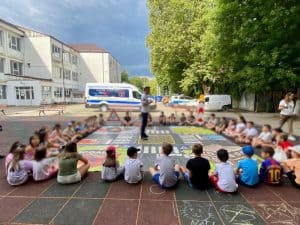Campania „O vară în siguranță”: polițiștii intensifică acțiunile preventive în școlile de vară din județul Bacău 1 WhatsApp Image 2026 07 13 at 12.04.433