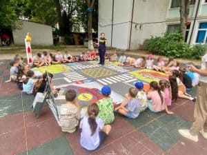 Campania „O vară în siguranță”: polițiștii intensifică acțiunile preventive în școlile de vară din județul Bacău 4 WhatsApp Image 2026 07 13 at 12.04.45