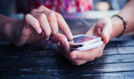 O oră. Atât i-a luat algoritmului TikTok să „otrăvească” un cont fals de copil de 12 ani