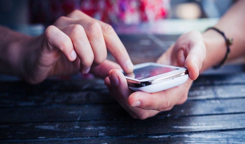 O oră. Atât i-a luat algoritmului TikTok să „otrăvească” un cont fals de copil de 12 ani