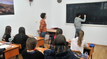 259 de cadre didactice din Bacău se pregătesc de definitivare în învățământ. Centrul de examen este la C.N. „N. V. Karpen”