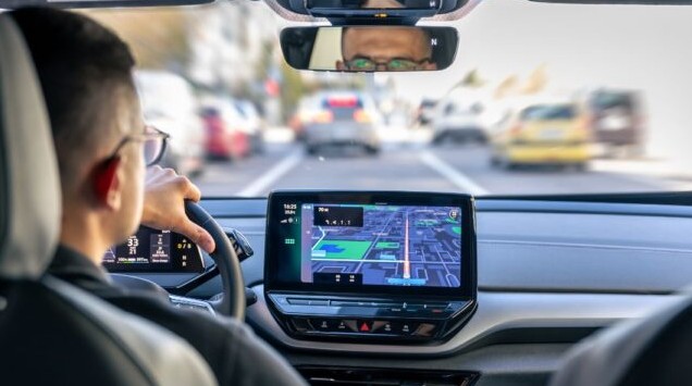 Avertizările despre Poliție și radare, posibil interzise pe Waze. Șoferii vor să fenteze interdicția folosind „coduri” meteo