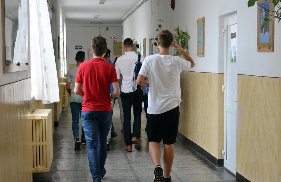 Școala începe peste trei săptămâni: elevii de clasa a IX-a vor învăța după noile programe