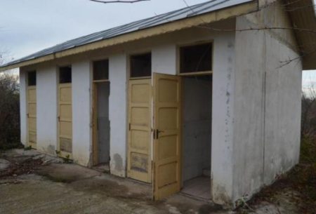 Lunea viitoare începe școala!Cinci școli și o grădiniță din județul Bacău încă nu au grupuri sanitare conforme