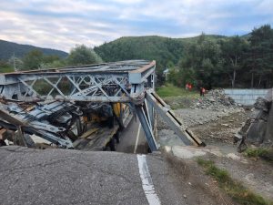 Pod vechi din anii '30 distrus de un accident rutier grav.
