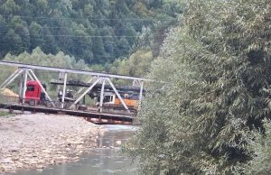 Pod vechi distrus de un accident pe DN 12A la Ciobănuș.