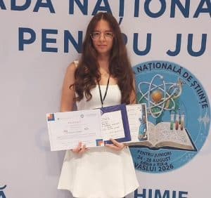Elevă din Bacău cu medalii și diplome la olimpiada de fizică.