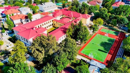 Terenuri de sport noi și reabilitate în școlile din Bacău, pregătite pentru începerea noului an școlar