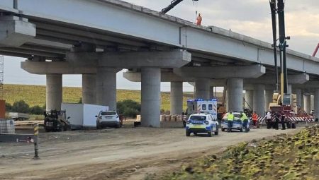 Accident mortal pe Autostrada Moldovei. Un muncitor a căzut de pe pasajul peste DN2-E85 de la Filipești