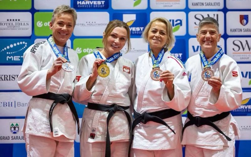 Simona Aruș (CSM Bacău), medalie de bronz la Campionatul Mondial de Judo pentru Veterani! Echipa de judoka feminină cu medalii la Campionatul Mondial de Judo pentru Veterani.