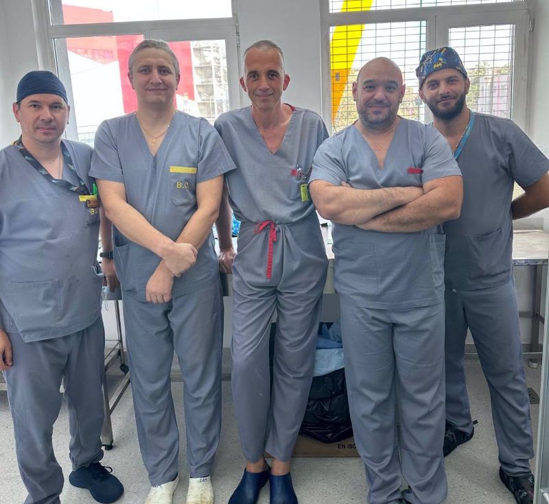 Maraton de 8 ore în sala de operație la SJU Bacău pentru salvarea unui motociclist cu fracturi severe și pierdere de masă osoasă, transferat de la SJU Neamț