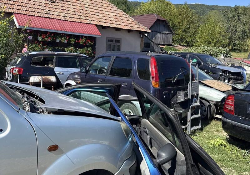 Garda de Mediu Bacău a închis un „cimitir de mașini” la Dărmănești. Proprietarul a fost amendat cu 10.000 de lei 799724565 1897966774714416 56246147512579130837 n