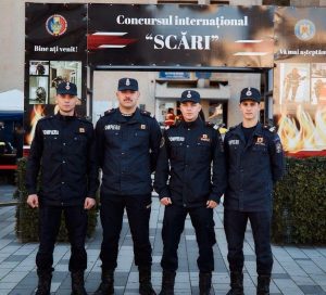 Patru pompieri de la ISU Bacău la concursul de escaladare SCARI.