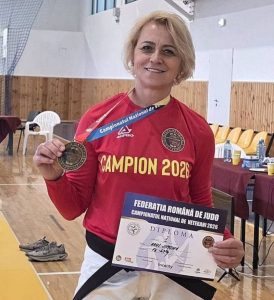 Campionii naționali Simona Aruș și Constantin Cremene (CSM Bacău) vor reprezenta România la Campionatul Mondial de Judo pentru Veterani 2 Femeie medaliată cu diploma și medalie la campionatul național de judo 2020.