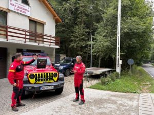 Salvamont Bacău își modernizează tehnica de intervenție: drone și aparate cu termoviziune pentru salvarea de vieți pe munte 1 Salvamont Bacău folosește drone și aparate de termoviziune pentru intervenții.