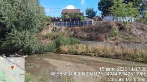Ingineria viitorului la Mărgineni: mal de pământ consolidat cu panouri fotovoltaice și stâlpi de iluminat 2 Mal de pământ consolidat cu panouri fotovoltaice și stâlpi de iluminat.