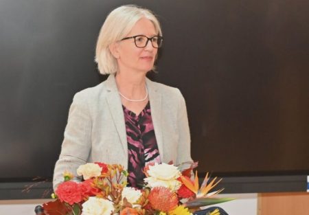 O carieră dedicată excelenței academice: Prof. univ. dr. Elena Nechita, sărbătorită la Universitatea „Vasile Alecsandri” din Bacău Prof. Elena Nechita la eveniment de recunoaștere academică.