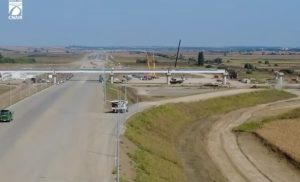 UMB accelerează pe Autostrada Moldovei: Tronsonul Bacău- Pașcani a depășit 60% stadiu fizic, iar primele loturi se deschid anul acesta 3 Lucrări de construcție pe Autostrada Moldovei în zona Bacău-Pașcani.