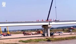 UMB accelerează pe Autostrada Moldovei: Tronsonul Bacău- Pașcani a depășit 60% stadiu fizic, iar primele loturi se deschid anul acesta 2 Echipe de muncitori și utilaje pe șantierul autostrăzii Bacau-Pașcani.