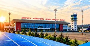 Aeroportul Bacău trece la energia verde: facturi cu 1,5 milioane de lei mai mici în fiecare an 1 Aeroportul Bacău cu panouri solare și turn de control.