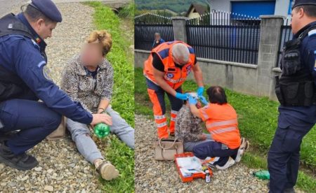 Intervenție salvatoare la Târgu Ocna: jandarmii au oferit sprijin unei femei rănite, căzută pe marginea drumului Echipaj de salvare acordând primul ajutor unei femei rănite.