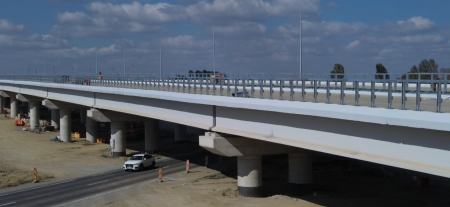 Autostrada A7, imagini la zi: cum arată pasajul de trecere peste calea ferată de la Filipești- lot I Bacău-pașcani Pasaj rutier peste calea ferată în Bacău, autostrada A7.