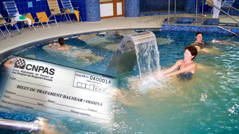 Bilete de tratament pentru pensionarii din Bacău: vezi ce locuri au rămas libere fără cerere prealabilă Piscină cu apă termală pentru tratament și relaxare.