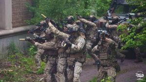 Un nou exercițiu militar cu trupe de comando și aeronave la Comănești 1 Un nou exercițiu militar cu trupe de comando și aeronave la Comănești