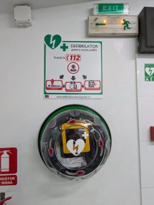 Lecție de salvare la Bazinul de Înot din Bacău: demonstrație practică pentru utilizarea defibrilatoarelor automate 3 834388734 2576539716123737 6732832815318738426 n
