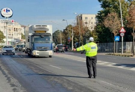 Bacăul se apără de traficul greu: reguli stricte și mii de permise eliberate pentru mașinile de peste 3,5 tone