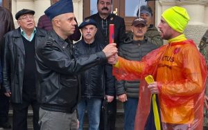 Ceremonie solemnă în Piața Tricolorului: Bacăul a primit Ștafeta Veteranilor Invictus 2 Ceremonie solemnă în Piața Tricolorului: Bacăul a primit Ștafeta Veteranilor Invictus