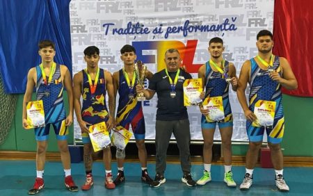 CSM Bacău a strălucit la Piatra Neamț: două medalii de aur, una de bronz și titlul de vicecampioană națională pe echipe la lupte U20