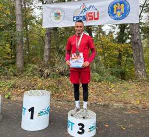 Dublă performanță pentru pompierii băcăuani: oneșteanul Vlăduț Pricopi a cucerit două medalii de bronz la CrosISU 2026