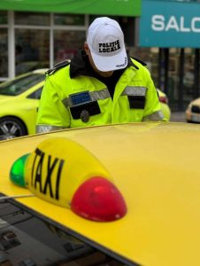 Poliția Locală și Rutieră au luat în vizor stațiile de taxi din Bacău: peste o treime din taximetriștii controlați au fost amendați