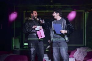 Dosarul „Sexgate cu politicieni”, transpus pe scenă la Bacău. „Cazul Epstein de România”, un spectacol ”true story” pe care trebuie să-l vezi